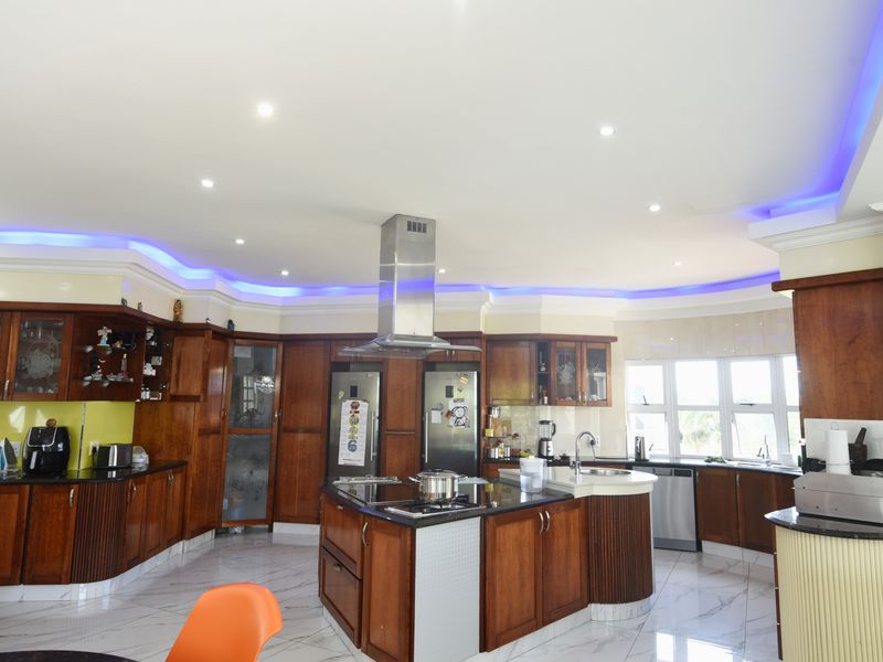 Luxury Living Redefined – Expansive 4 Bedroom, 4.5 Bathroom Home with Premium Extras - Photo 5