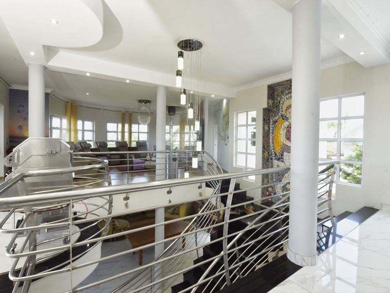 Luxury Living Redefined – Expansive 4 Bedroom, 4.5 Bathroom Home with Premium Extras - Photo 7