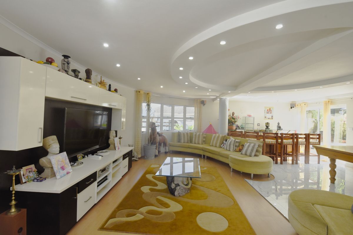 Luxury Living Redefined – Expansive 4 Bedroom, 4.5 Bathroom Home with Premium Extras - Photo 3