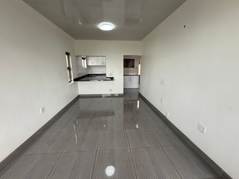 Newly Renovated Apartment with Harbour Views in Prime Musgrave Location - Photo 5