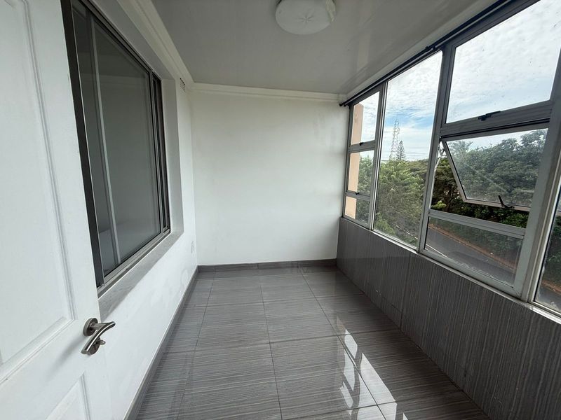 Newly Renovated Apartment with Harbour Views in Prime Musgrave Location - Photo 9