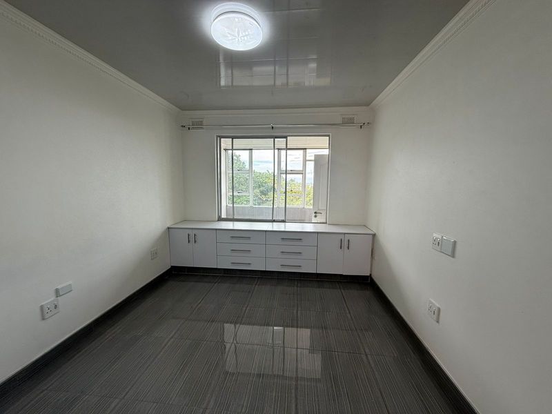 Newly Renovated Apartment with Harbour Views in Prime Musgrave Location - Photo 7