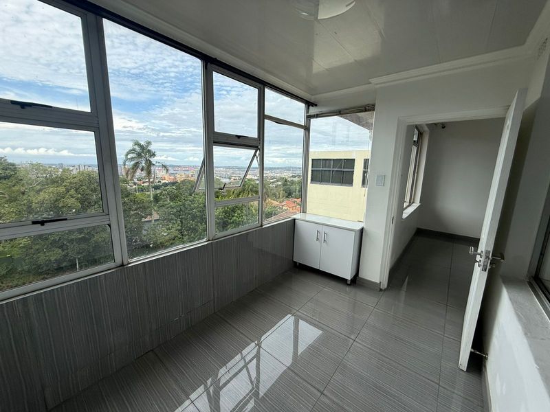 Newly Renovated Apartment with Harbour Views in Prime Musgrave Location - Photo 8