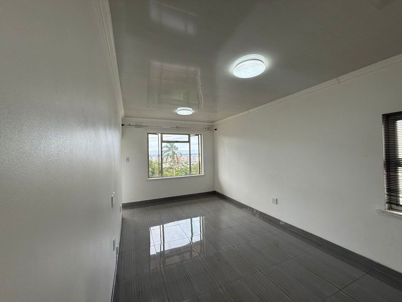 Newly Renovated Apartment with Harbour Views in Prime Musgrave Location - Photo 6