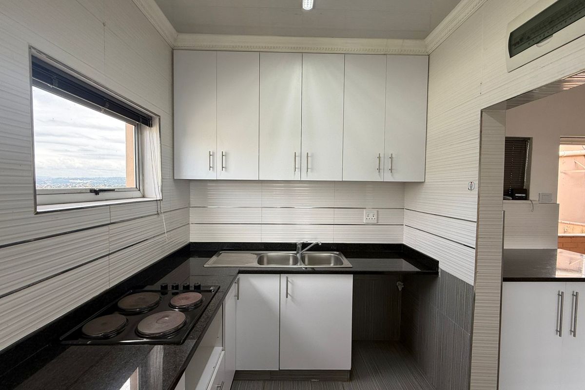 Newly Renovated Apartment with Harbour Views in Prime Musgrave Location - Photo 2