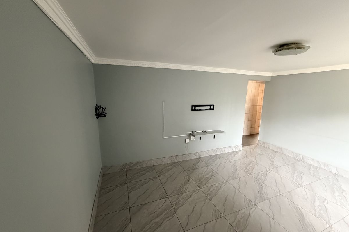 Great Value! - Ground Floor 2-Bedroom Flat - Photo 2