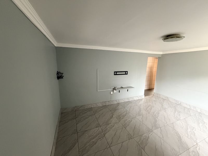 Great Value! - Ground Floor 2-Bedroom Flat - Photo 2