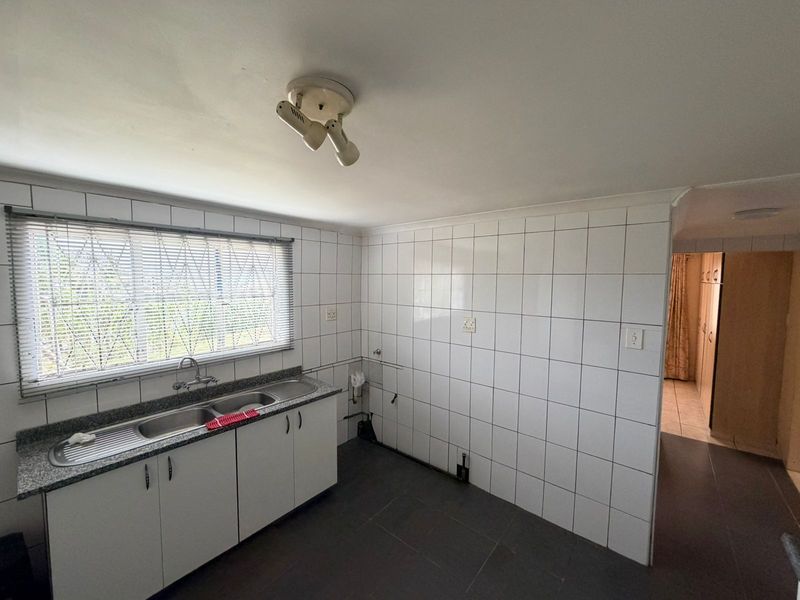 Great Value! - Ground Floor 2-Bedroom Flat - Photo 3