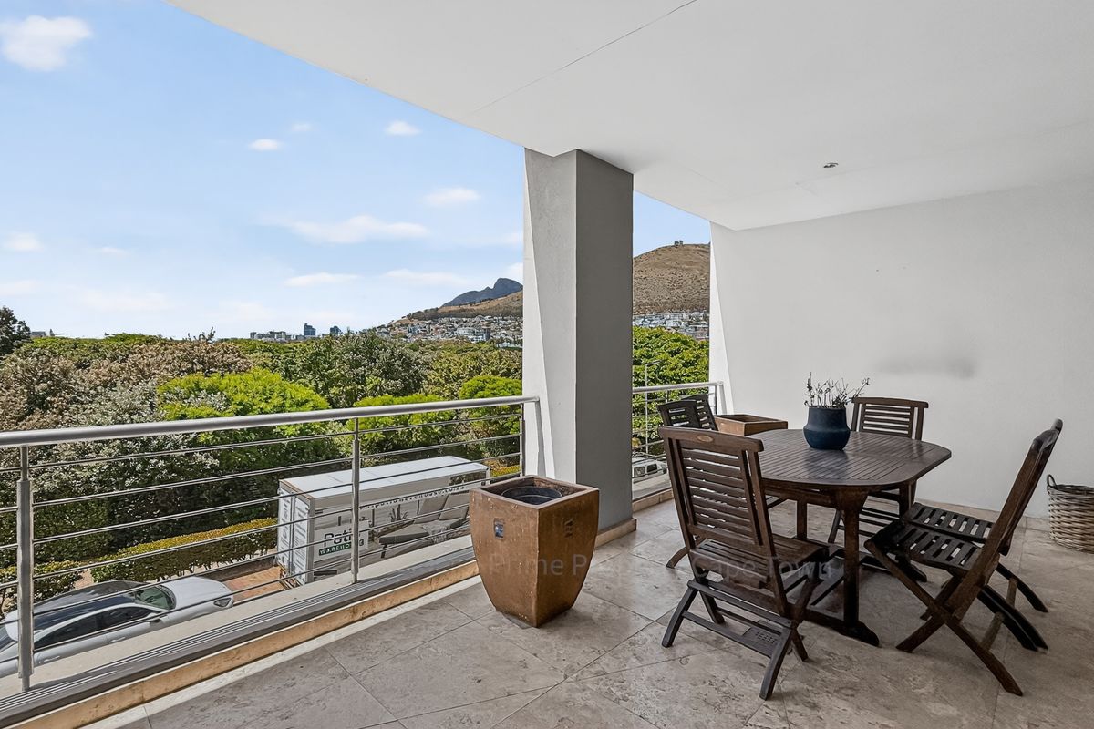 Refined Living with Iconic Cape Town Views & a Spacious Home! - Photo 5