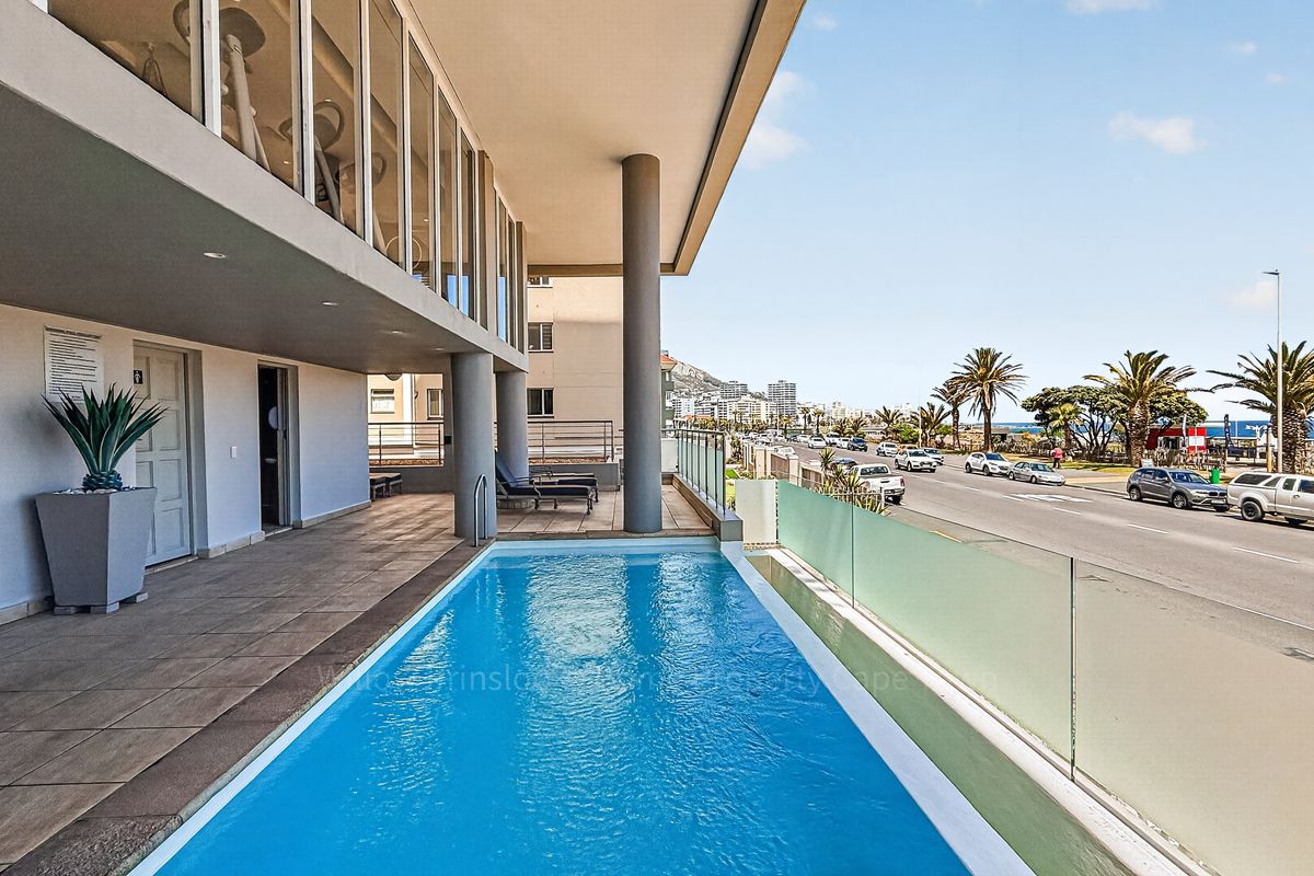 Refined Living with Iconic Cape Town Views & a Spacious Home! - Photo 2