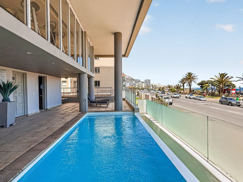 Refined Living with Iconic Cape Town Views & a Spacious Home! - Photo 2