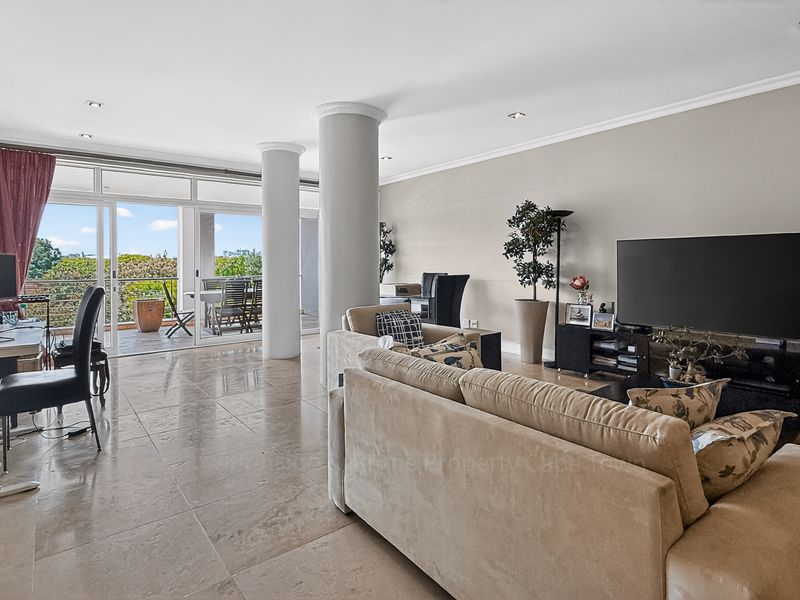 Refined Living with Iconic Cape Town Views & a Spacious Home! - Photo 7