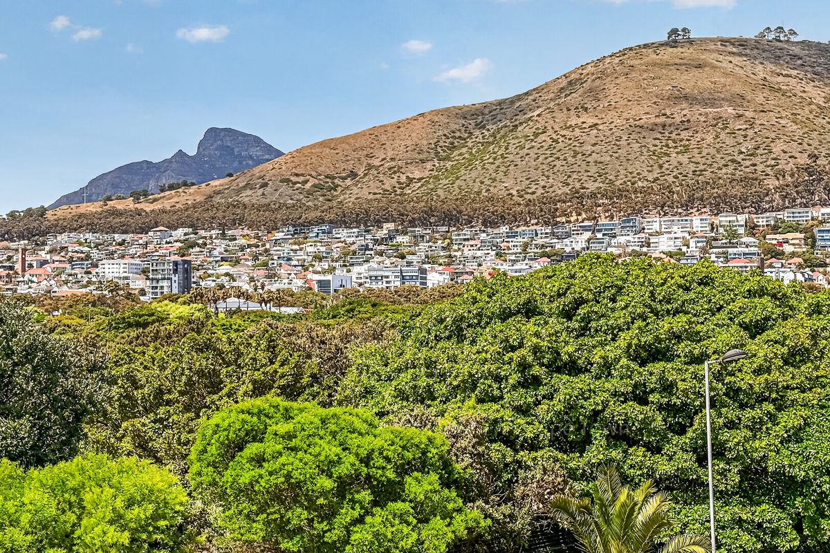 Refined Living with Iconic Cape Town Views & a Spacious Home! - Photo 4