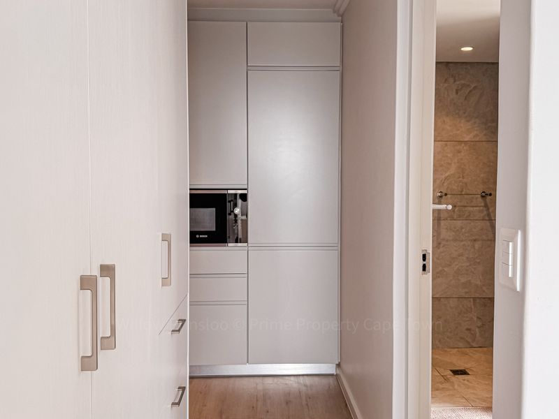 Modern Studio with Strong Airbnb Potential in a growing neighbourhood! - Photo 8