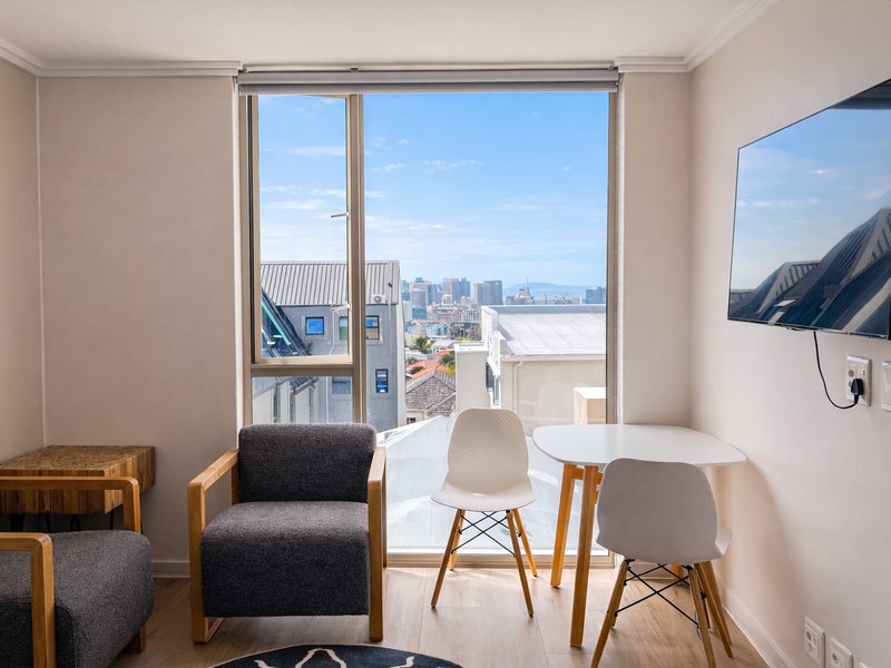 Modern Studio with Strong Airbnb Potential in a growing neighbourhood! - Photo 6