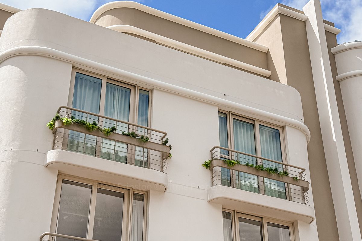 Modern Studio with Strong Airbnb Potential in a growing neighbourhood! - Photo 3