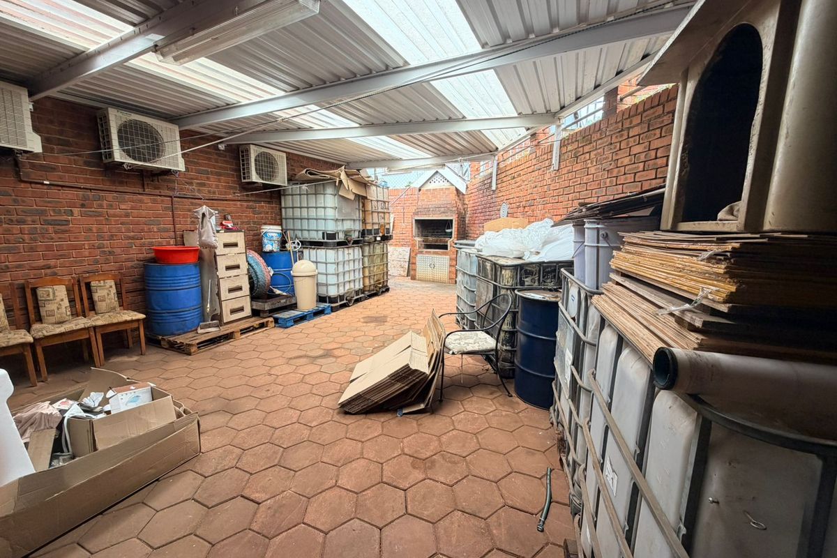 Stunning 4-Bedroom Home – Move-In Ready! - Photo 4