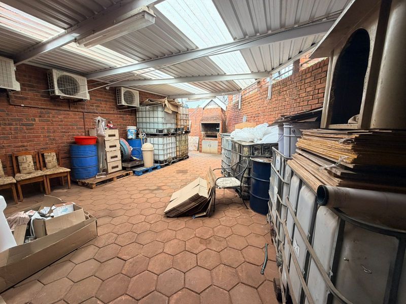 Stunning 4-Bedroom Home – Move-In Ready! - Photo 4