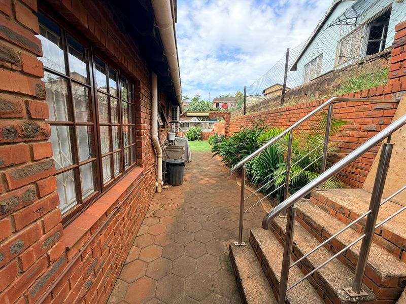 Stunning 4-Bedroom Home – Move-In Ready! - Photo 7