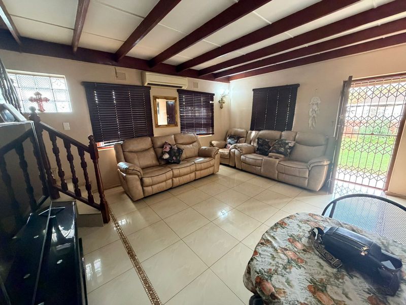4-Bedroom Stylish & Move in Ready Home for Rent - Photo 9