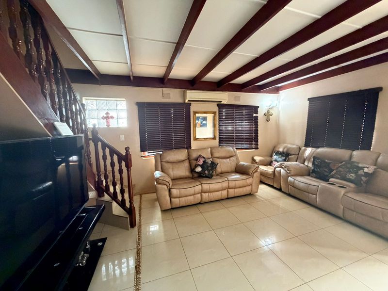 4-Bedroom Stylish & Move in Ready Home for Rent - Photo 8