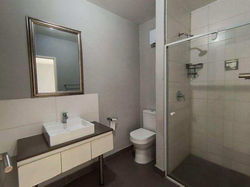 Modern two bedroom Apartment - Photo 10