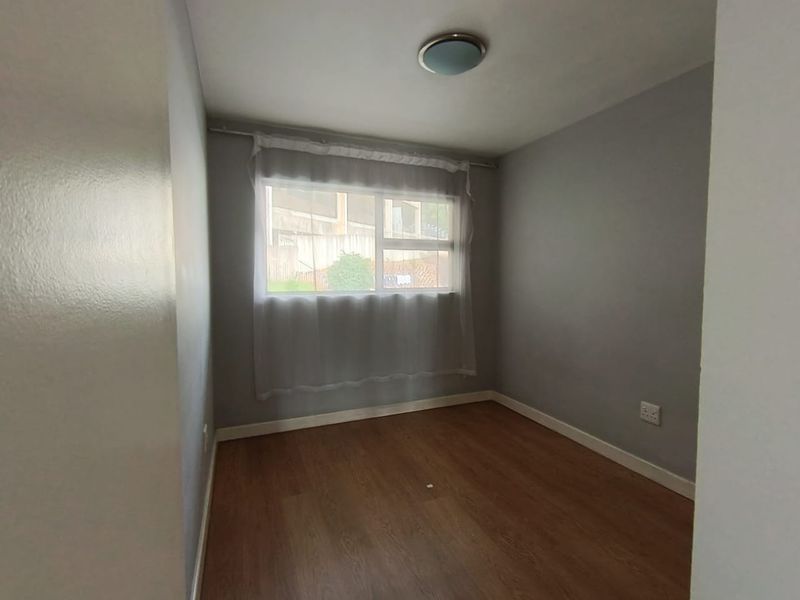 Modern two bedroom Apartment - Photo 9