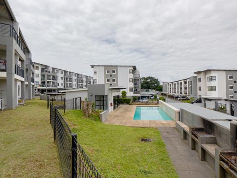 Modern two bedroom Apartment - Photo 2