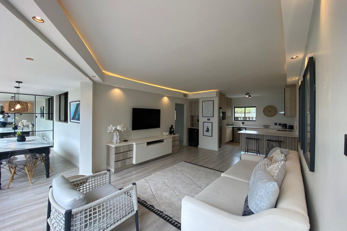 Modern Three Bedroom Townhouse - Photo 2