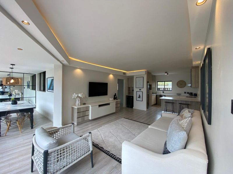 Modern Three Bedroom Townhouse - Photo 2