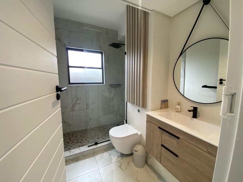 Modern Three Bedroom Townhouse - Photo 8