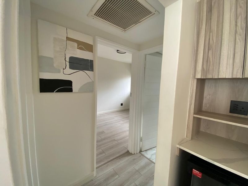 Modern Three Bedroom Townhouse - Photo 7