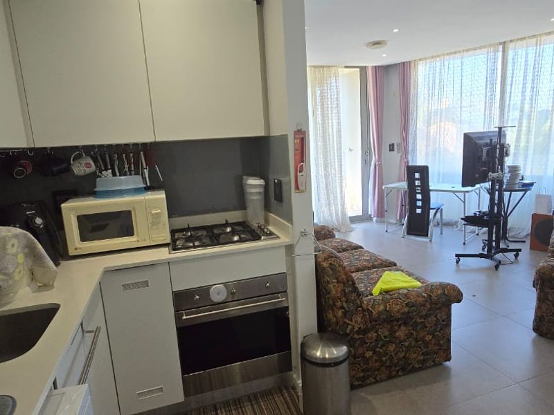 Unfurnished One Bedroom Apartment To Let - Photo 3