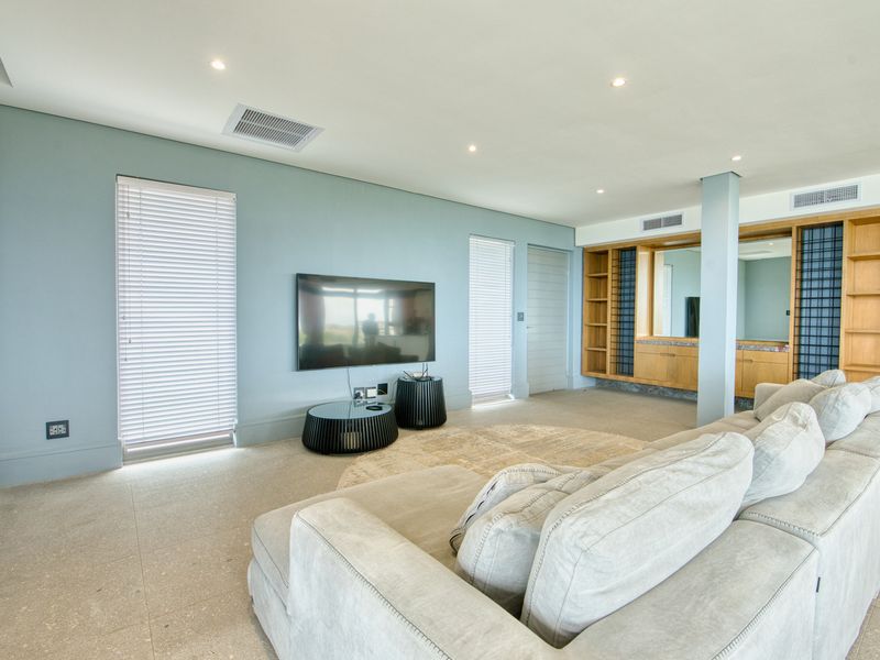 Modern 4-Bedroom, 3-Bathroom Furnished Apartment - To Let - Photo 7