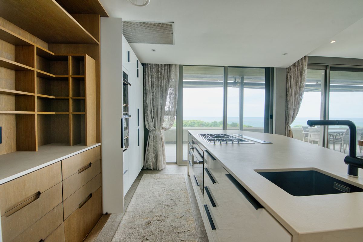 Modern 4-Bedroom, 3-Bathroom Furnished Apartment - To Let - Photo 4