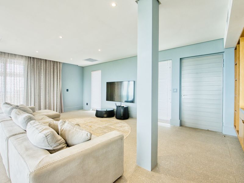 Modern 4-Bedroom, 3-Bathroom Furnished Apartment - To Let - Photo 6