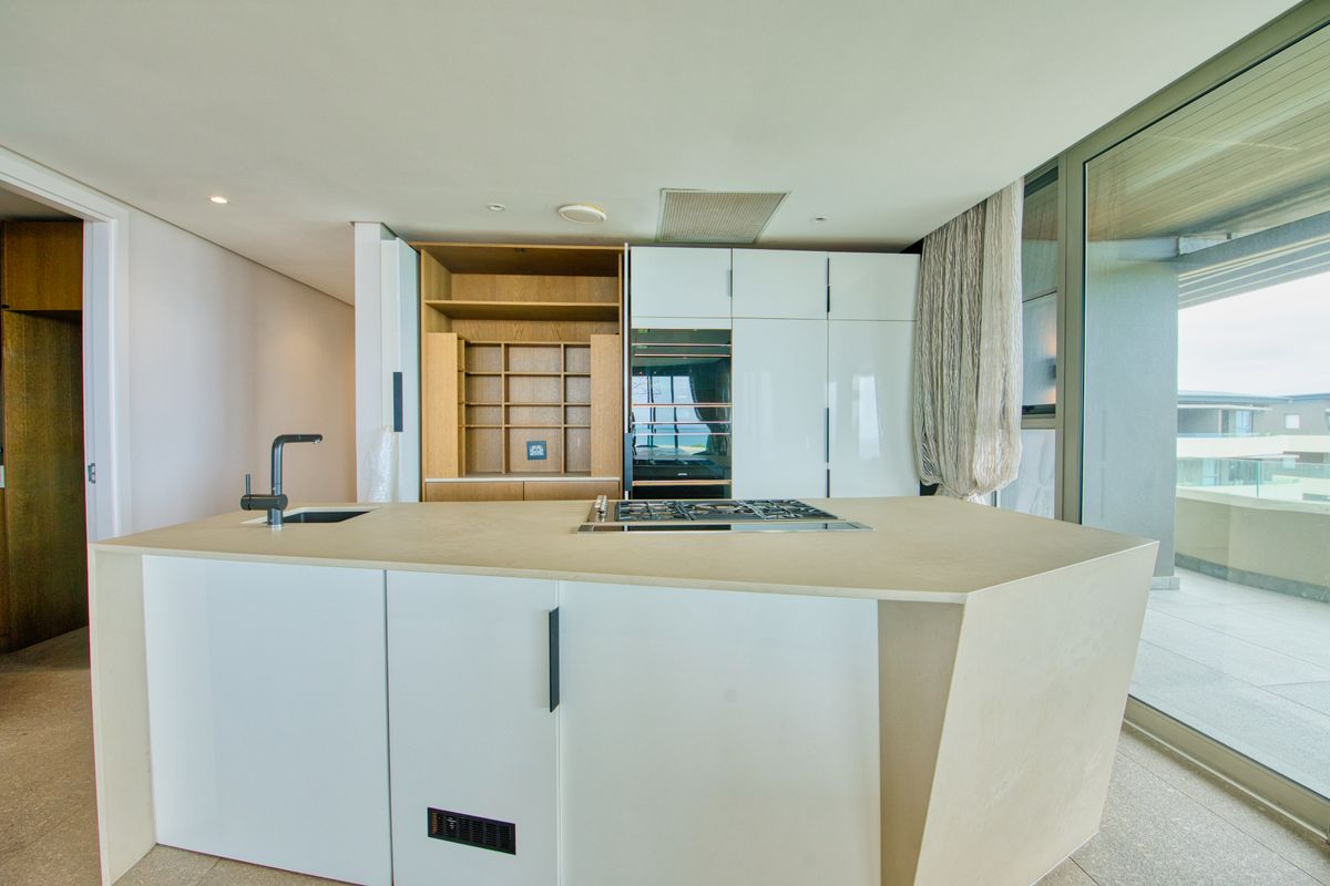 Modern 4-Bedroom, 3-Bathroom Furnished Apartment - To Let - Photo 3