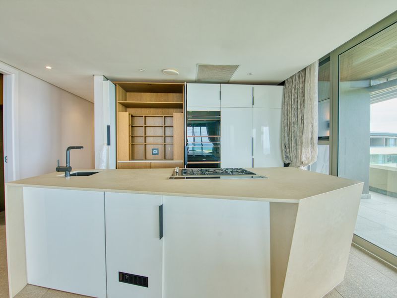 Modern 4-Bedroom, 3-Bathroom Furnished Apartment - To Let - Photo 3