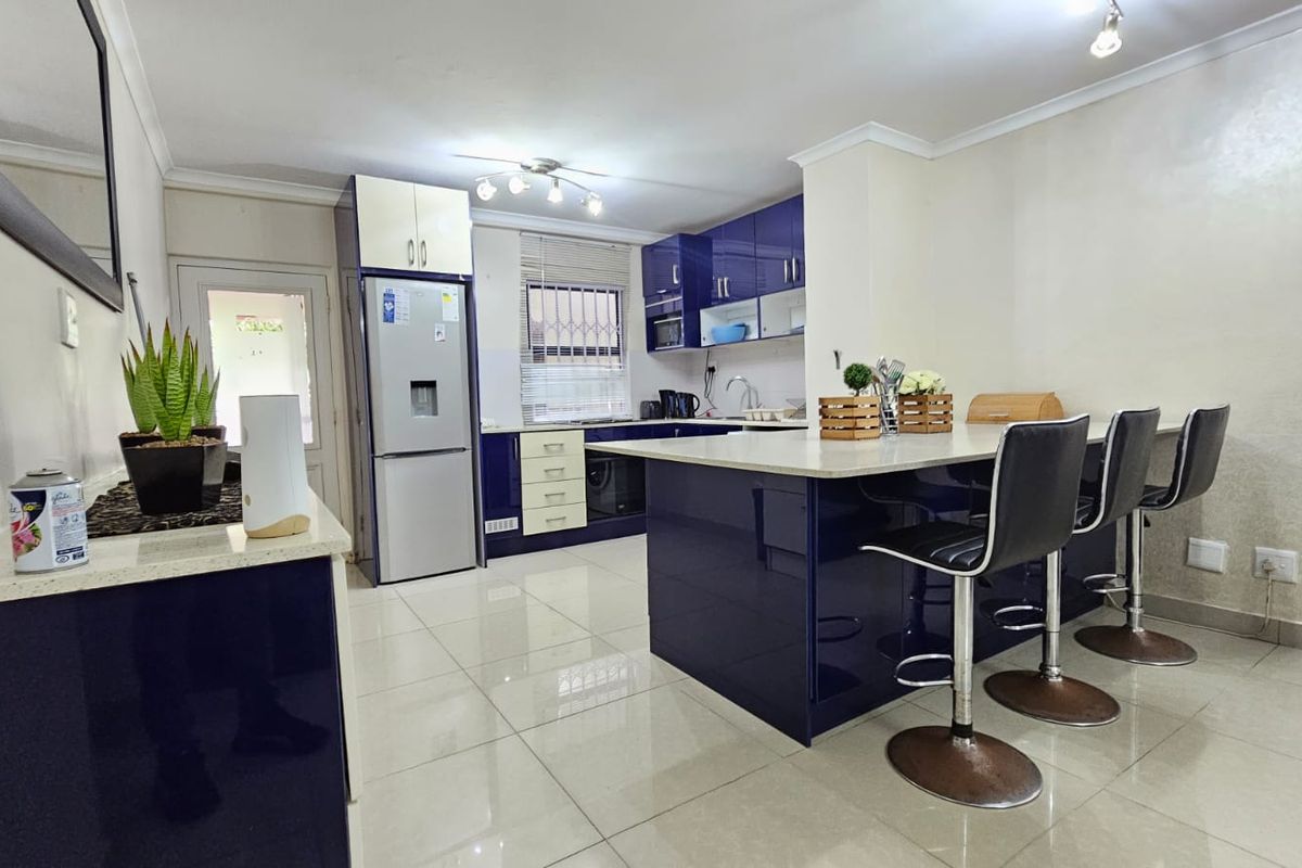 Fully furnished-Prime Property - Photo 3