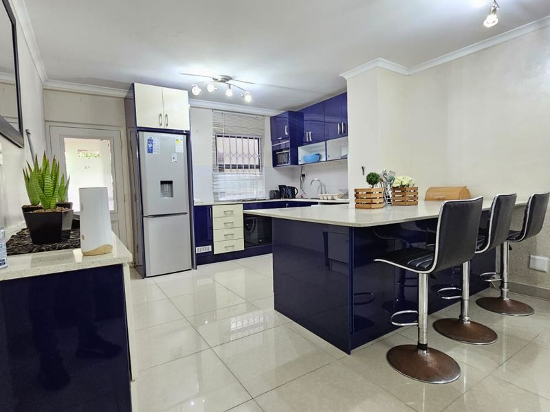 Fully furnished-Prime Property - Photo 3