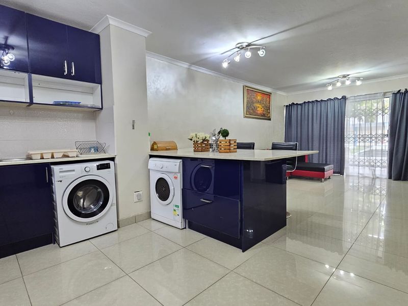 Fully furnished-Prime Property - Photo 2