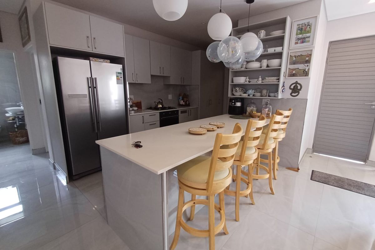 Charming 3-Bedroom Townhouse in Salta Estate — Coastal Living with Secure Estate Lifestyle - Photo 5