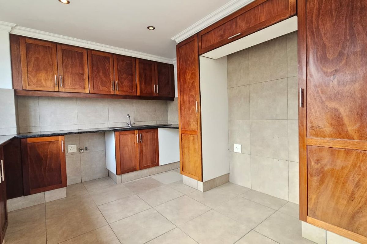 Prime Property Presents: Luxurious Double-Volume Penthouse in Durban’s Point Waterfront - Photo 5