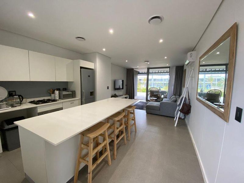 Elegant Coastal 2‐Bedroom Apartment — Pebble Beach, Sibaya - Photo 3