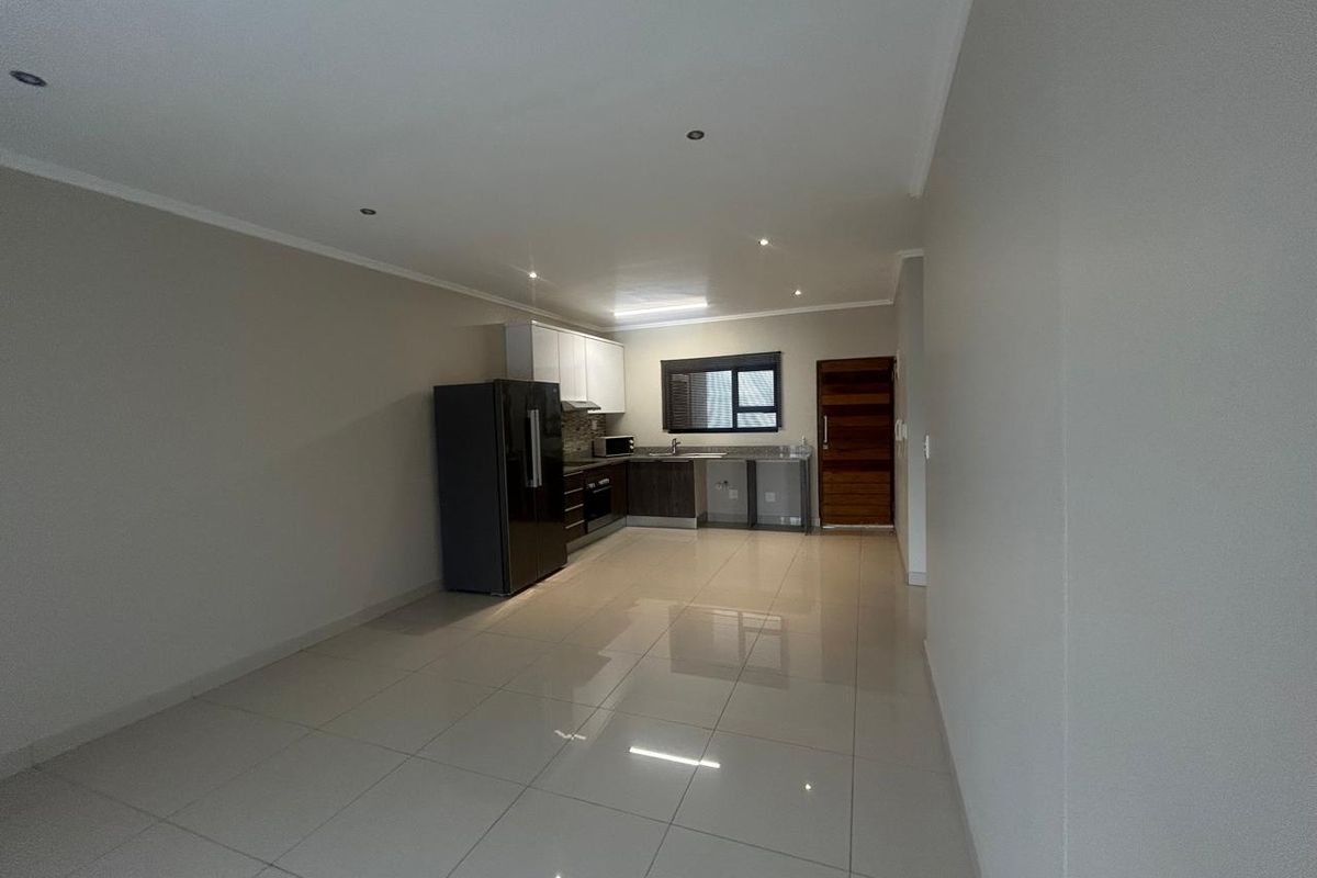Modern 2 Bedroom Apartment in Umhlanga Ridge - Photo 2
