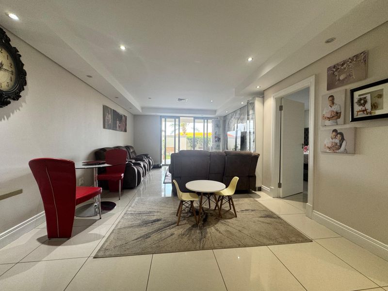 3 Bedroom Apartment in Umhlanga Ridge For Sale. - Photo 4