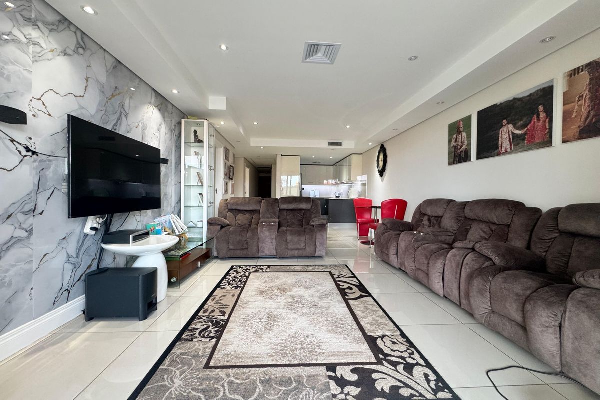 3 Bedroom Apartment in Umhlanga Ridge For Sale. - Photo 3