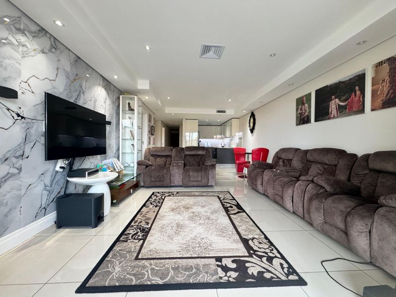 3 Bedroom Apartment in Umhlanga Ridge For Sale. - Photo 3