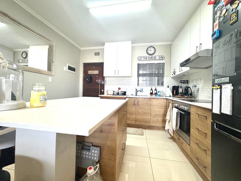 Spacious Two Bedroom Apartment For Sale In Umhlanga Ridge. - Photo 3