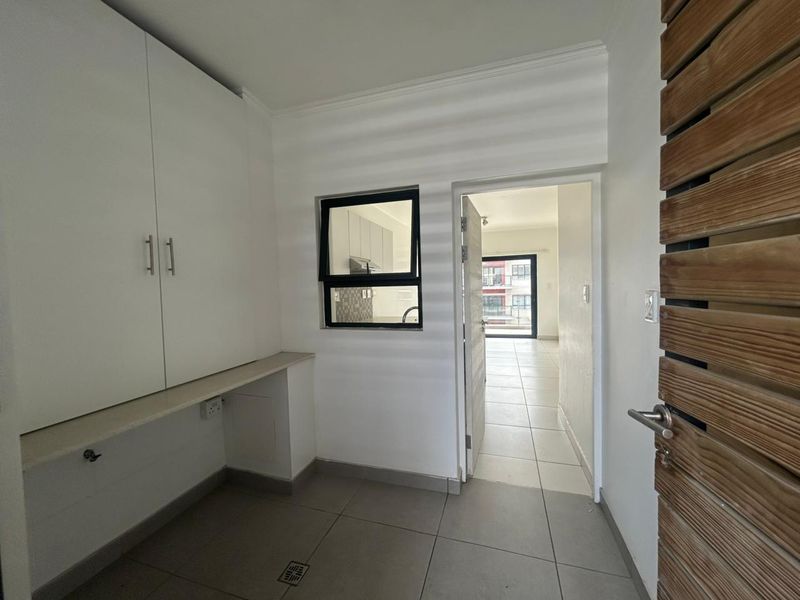 Modern two bedroom Apartment - Photo 3
